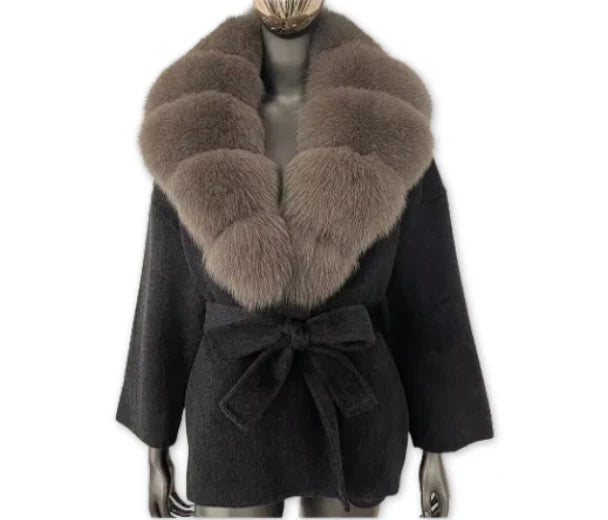 Pelzmantel mit Taillengürtel