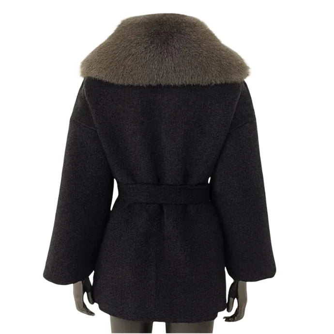 Pelzmantel mit Taillengürtel