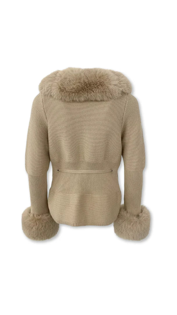 Winter-Couture Strickjacke