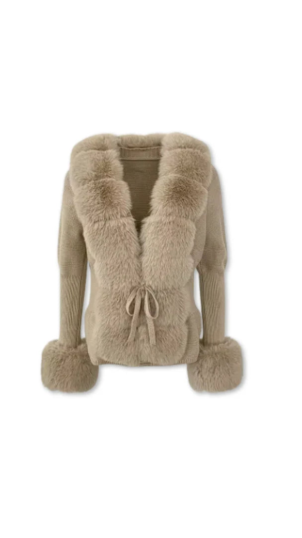 Winter-Couture Strickjacke